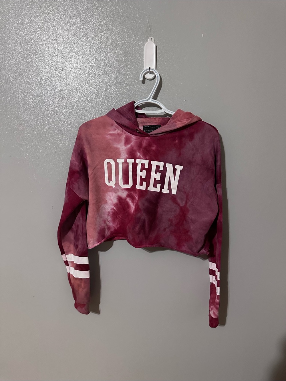 Queen Tie-Dye Cropped Hoodie Sweater - Burgundy